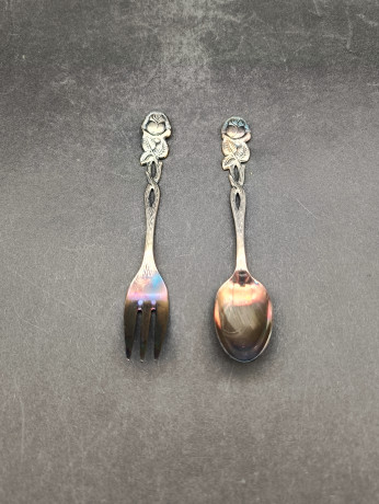 Набор столовый приборов "Роза Хильдесхайма", в заводской коробке, посеребр., вилка - 4 шт., ложка - 4 шт., Германия, 1960-70гг.