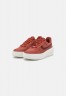 Nike Sportswear AIR FORCE 1 PLATFORM Sneaker low mars stone/burgundy crush/sail AIR FORCE 1 PLATFORM Низкие кроссовки женские марс камень/бордовый давка/парус