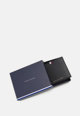 Tommy Hilfiger TH PREM LEA CC FLAP AND COIN Wallet black TH PREM LEA CC FLAP AND COIN Бумажник черный