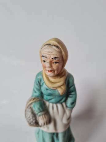 ARDCO Коллекционная керамическая фигурка "Старушка с корзинкой" 9смx6см, Германия, 1960-70гг.