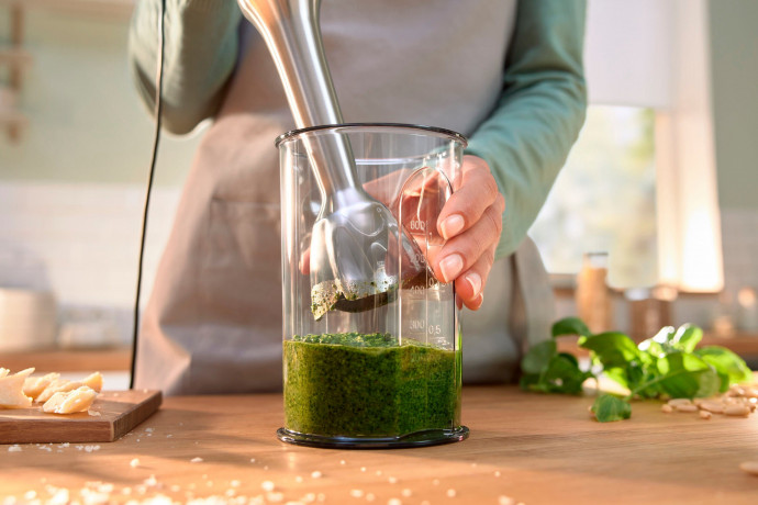 BOSCH BOSCH Stabmixer ErgoMaster Serie 6, MSM6M810, 1200 W, Edelstahl-Mixstab, Mix-/Messbecher, Edelstahl/schwarz Ручной блендер BOSCH ErgoMaster Series 6, MSM6M810, 1200 Вт, палочка для смешивания из нержавеющей стали, чашка для смешивания/мерный стакан