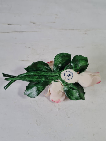 Фигурка винтажная ветка бело-розовых роз с зелеными лепестками Capodimonte, фарфор, 11 x 7 x 4 см, Италия, 1960-1970гг.