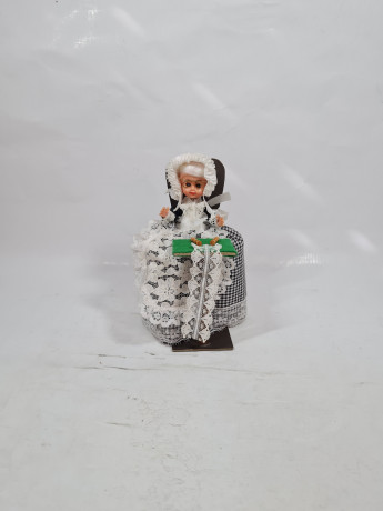 Фигурка винтажная "Бабушка c пряжей на стуле", 15 см, Германия, 1960-70гг.