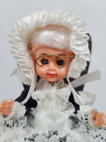 Фигурка винтажная "Бабушка c пряжей на стуле", 15 см, Германия, 1960-70гг.