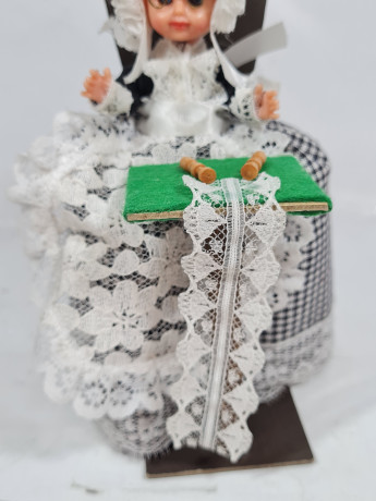 Фигурка винтажная "Бабушка c пряжей на стуле", 15 см, Германия, 1960-70гг.