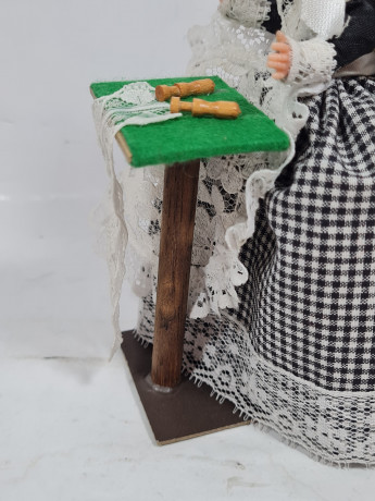 Фигурка винтажная "Бабушка c пряжей на стуле", 15 см, Германия, 1960-70гг.