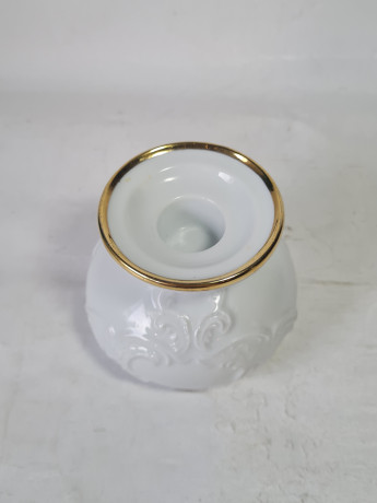 Ваза винтажная Royal KPM Bavaria, белая с золотистой каймой, фарфор, ручная работа, 9 см, Германия, 1970-80гг.