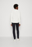 Tommy Hilfiger SWEATER Jumper ecru СВИТЕРА Джемперы экрю