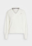 Tommy Hilfiger SWEATER Jumper ecru СВИТЕРА Джемперы экрю