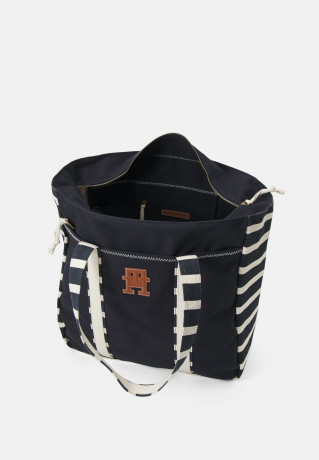 Tommy Hilfiger COASTAL PREP BRETON TOTE Tote bag breton stripe COASTAL PREP BRETON TOTE Сумка-тоут бретонская полоса