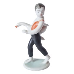 Hollohaza Porcelain Коллекционная керамическая фигурка "Мальчик Нильс с гусем", 13смx8см, Венгрия, 1960-70гг.