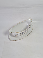 Соусник винтажный Freiberger Porzellan на подставке, сине-белые тона, фарфор, 21 см, Германия, 1960-70гг.