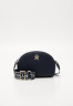 Tommy Hilfiger HALF MOON CAMERA BAG Across body bag space blue СУМКА ДЛЯ КАМЕРЫ HALF MOON Сумка через плечо космический синий