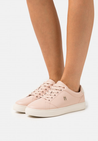 Tommy Hilfiger ELEVATED ESSENTIAL COURT Trainers misty blush ПОВЫШЕННЫЙ ESSENTIAL COURT Кроссовки туманный румянец