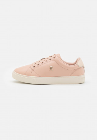 Tommy Hilfiger ELEVATED ESSENTIAL COURT Trainers misty blush ПОВЫШЕННЫЙ ESSENTIAL COURT Кроссовки туманный румянец