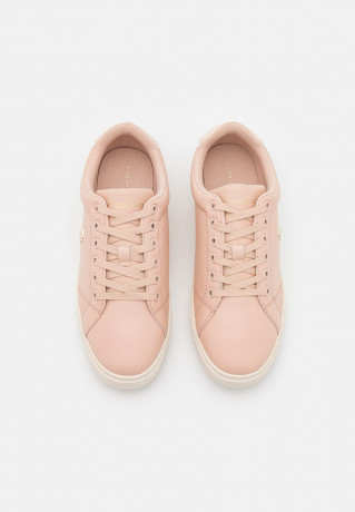 Tommy Hilfiger ELEVATED ESSENTIAL COURT Trainers misty blush ПОВЫШЕННЫЙ ESSENTIAL COURT Кроссовки туманный румянец