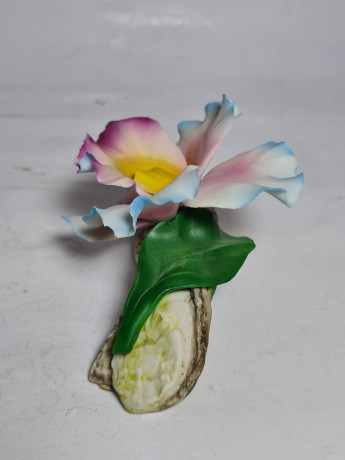 Фигурка винтажная Capodimonte, бело-розово голубой фарфор"Распустившийся бутон", 12 x 8 x 7 см, Италия, 1960-70гг.