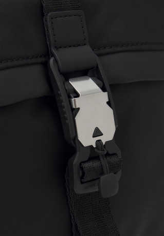 Tommy Hilfiger TECH ESSENTIAL UNISEX Rucksack black TECH ESSENTIAL UNISEX рюкзак черный