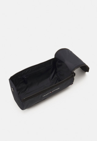 Tommy Hilfiger SKYLINE WASHBAG UNISEX Wash bag space blue SKYLINE WASHBAG UNISEX Сумка для стирки космический синий