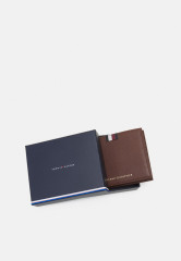 Tommy Hilfiger Wallet dark chestnut - Кошелек темно-каштановый
