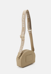 Tommy Hilfiger HALF MOON CAMERA BAG Across body bag beige СУМКА ДЛЯ КАМЕРЫ HALF MOON Сумка через плечо бежевый