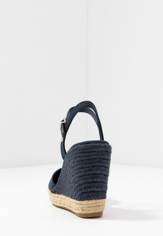 Tommy Hilfiger BASIC CLOSED TOE HIGH WEDGE High heeled sandals desert sky BASIC CLOSED TOE HIGH WEDGE Босоножки на высоком каблуке небо пустыни