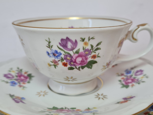 Fine China GDR Фарфоровое чайное трио с ярким цветочным орнаментом и позолоченным ободком, ГДР, 1960-70гг.