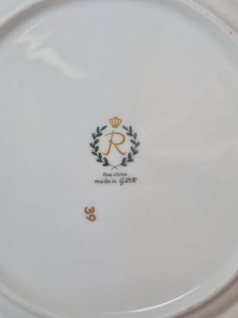 Fine China GDR Фарфоровое чайное трио с ярким цветочным орнаментом и позолоченным ободком, ГДР, 1960-70гг.