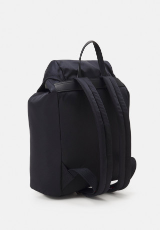 Tommy Hilfiger FLOW FLAP BACKPACK Rucksack space blue РЮКЗАК FLOW FLAP Рюкзак космический синий