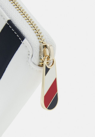Tommy Hilfiger POPPY LARGE STRIPES Wallet breton МАК БОЛЬШИЕ ПОЛОСЫ Бумажник бретон