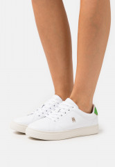 Tommy Hilfiger ELEVATED ESSENTIAL COURT  Trainers white/galvanic green ПОВЫШЕННЫЙ ESSENTIAL COURT Кроссовки белый/гальванический зеленый