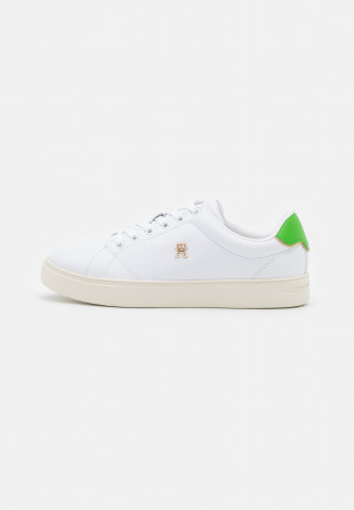 Tommy Hilfiger ELEVATED ESSENTIAL COURT Trainers white/galvanic green ПОВЫШЕННЫЙ ESSENTIAL COURT Кроссовки белый/гальванический зеленый