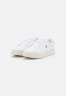 Tommy Hilfiger ELEVATED ESSENTIAL COURT Trainers white/galvanic green ПОВЫШЕННЫЙ ESSENTIAL COURT Кроссовки белый/гальванический зеленый