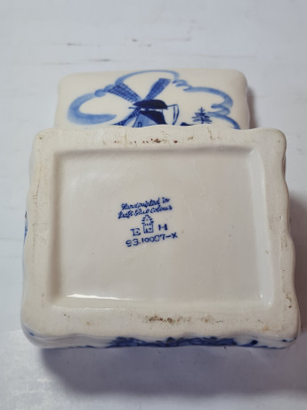 Шкатулка винтажная Delft Blue, дельфтский фарфор с рисунком в синих тонах "Мельница", 10,5 x 8,5 x 5,5 см, Голландия, 1960-70гг.