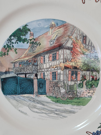 Набор тарелок винтажных Sarreguemines France,  светло-бежевый фарфор с  пейзажами и красочным цветочным декором, 10 штук х 25 x 3 см, Франция, 1960-70гг.