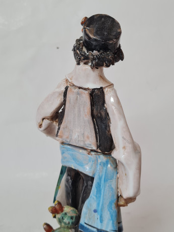 Статуэтка винтажная Termine Sciacca "Мужчина в национальном костюме со скатертью в руке", фарфор, 28 см, Германия, 1960-70гг.