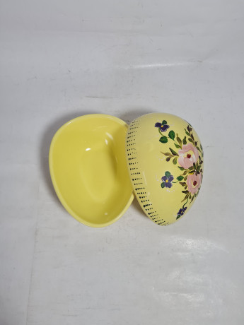 Шкатулка винтажная Im Stil Lefton China в форме яйца, в желтых тонах с цветочным декором, керамика, 11 х 11 см, Германия, 1970-80гг.