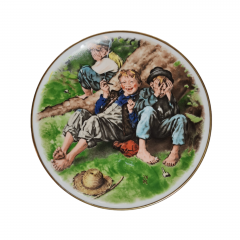 Тарелка декоративная винтажная Crown Bavaria / коллекция &quot;Приключения Тома Сойера&quot; (Норман Рокуэлл) &quot;Первая сигарета&quot; / диз. Дейв Гроссман, фарфор, 19.5 см, Германия, 1977 год