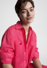 Tommy Hilfiger RELAXED VOILE Shirt dress bright cerise pink RELAXED VOILE Платье-рубашка ярко-вишнево-розовый