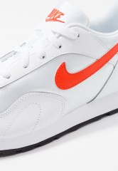 Nike Sportswear OUTBURST Sneaker low white/team orange/black OUTBURST Низкие кроссовки женские белый/оранжевый/черный