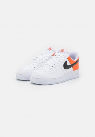 Nike Sportswear AIR FORCE 1 07 ESS SNKR Sneaker low white/black/brilliant orange AIR FORCE 1 07 ESS SNKR кроссовки женские низкие белый/черный/ярко-оранжевый