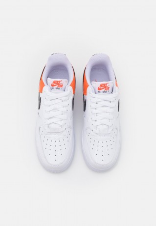 Nike Sportswear AIR FORCE 1 07 ESS SNKR Sneaker low white/black/brilliant orange AIR FORCE 1 07 ESS SNKR кроссовки женские низкие белый/черный/ярко-оранжевый