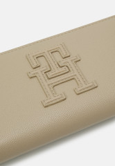 Tommy Hilfiger TIMELESS LARGE DEBOSS Wallet beige TIMELESS LARGE DEBOSS Бумажник бежевый