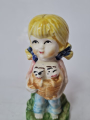 Статуэтка винтажная Im Still Goebel &quot;Девочка с котятами в корзинке&quot;, фарфор, 11 см, Германия, 1960-70гг.