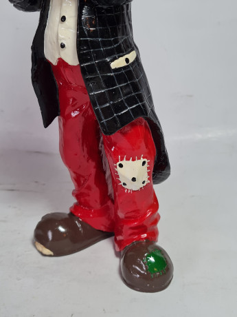 Фигурка винтажная Gilde "Клоун в красном-черном костюме с флейтой", керамика, 26x11 см, Германия, 1960-1970гг.