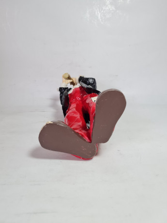 Фигурка винтажная Gilde "Клоун в красном-черном костюме с флейтой", керамика, 26x11 см, Германия, 1960-1970гг.