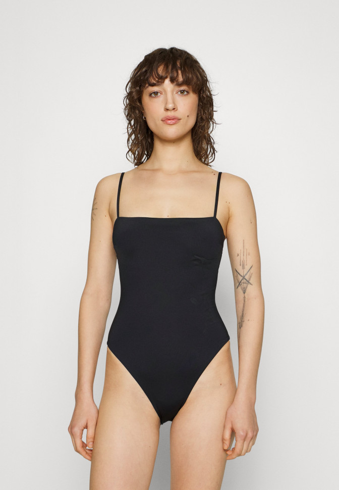 Купить Tommy Hilfiger BANDEAU ONE PIECE Swimsuit black БАНДО ONE PIECE  Купальник черный в интернет-магазине Diskontshop.eu Германия всего за 19  062 руб. в