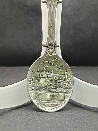 Ложка винтажная WMF Zinn "Крепость Мариенберг", юбилейная, олово, 19 см, Германия, 1988 год.