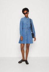 Tommy Hilfiger BELTED DRESS Denim dress lyra ПЛАТЬЕ С ПОЯСОМ Джинсовое платье лира