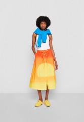 Tommy Hilfiger TOMMY HILFIGER X ANDY WARHOL SUNSET SKIRT A-line skirt orange ЮБКА TOMMY HILFIGER X ANDY WARHOL SUNSET Юбка-трапеция апельсин